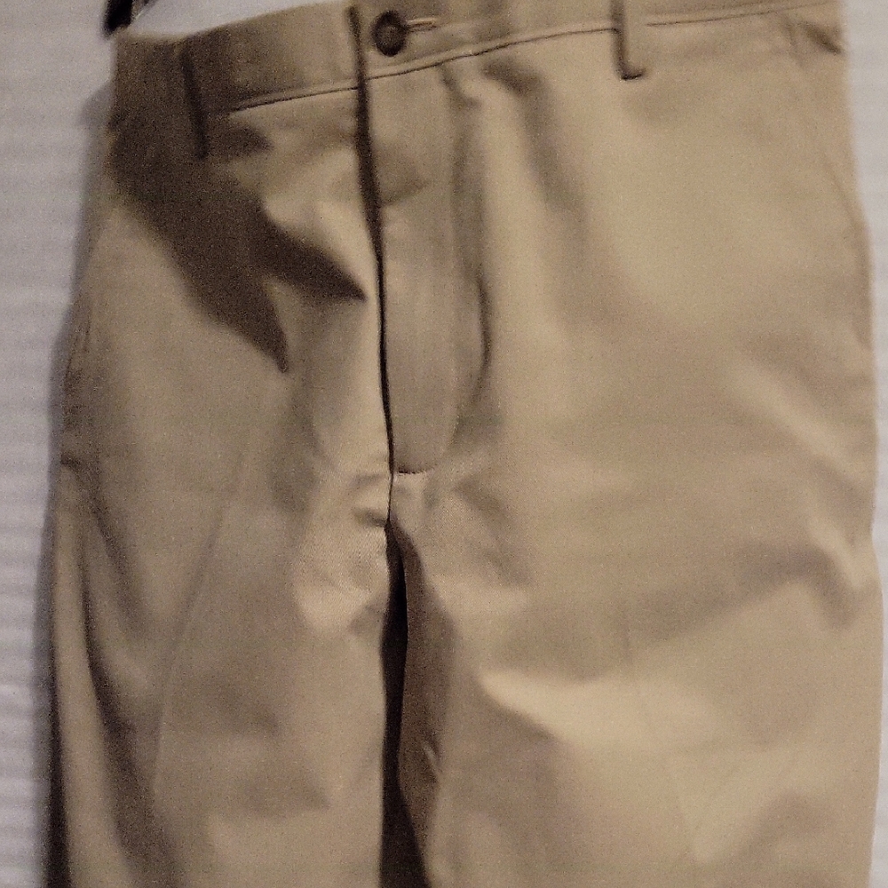 Dockers Flat-Front Men's Shorts in Light Khaki